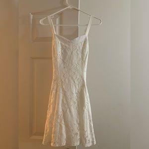 Juniors White Lace Dress. Brand New Size Medium.